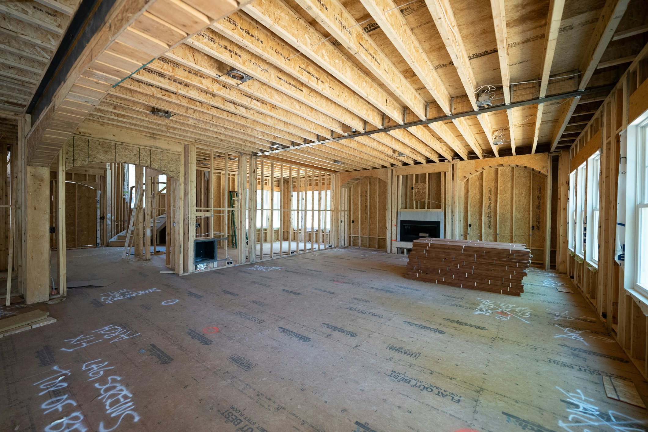 Entrepreneur au travail sur un chantier